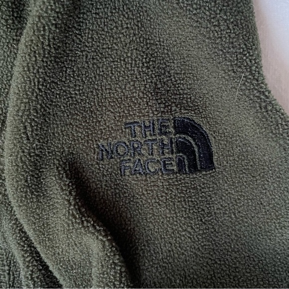 The North Face 1/4 Fleece Pullover Jumper - Picture 3 of 8